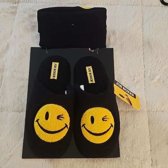 NWT Joe Boxer Women's Smiley Face Slipper & Hat Gift Set Size 6-7 - Picture 4 of 4